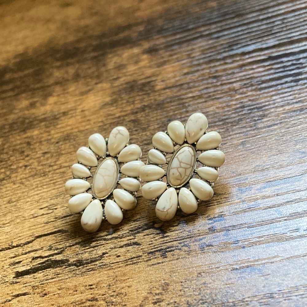 Elegant Cream Floral Earrings